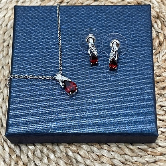 Red Garnet earring and necklace - Picture 4 of 7